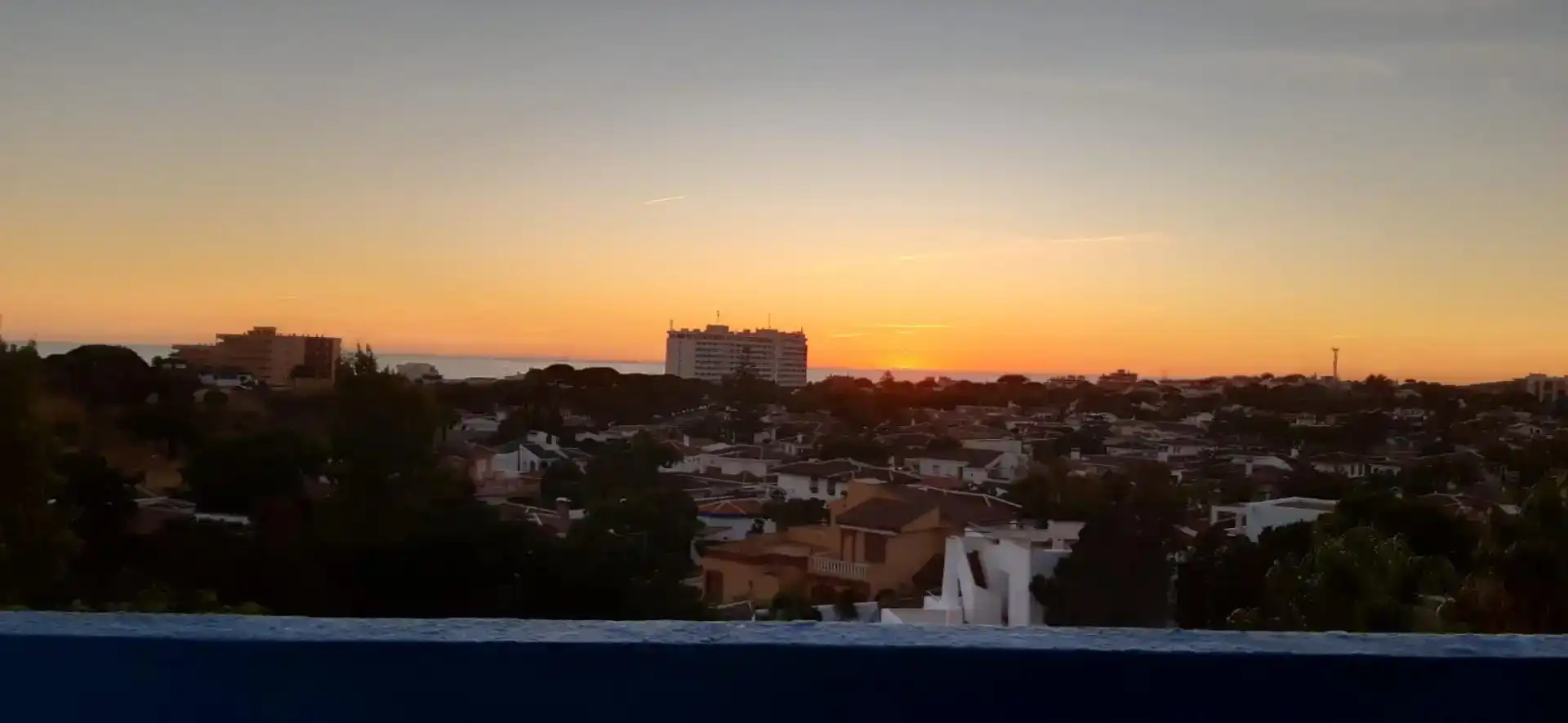 Vista exterior de Estudi en venda en Almonte amb Aire condicionat i Balcó