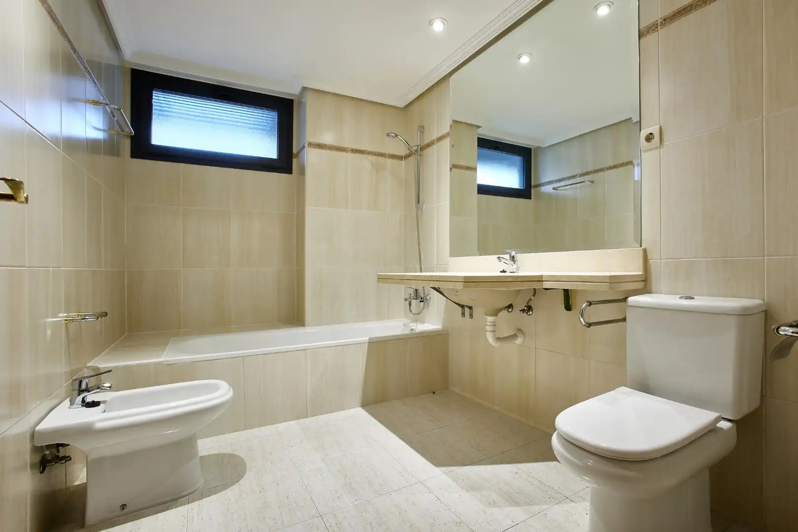 Baño de Apartamento de alquiler en Valladolid con Calefacción, Terraza y Trastero