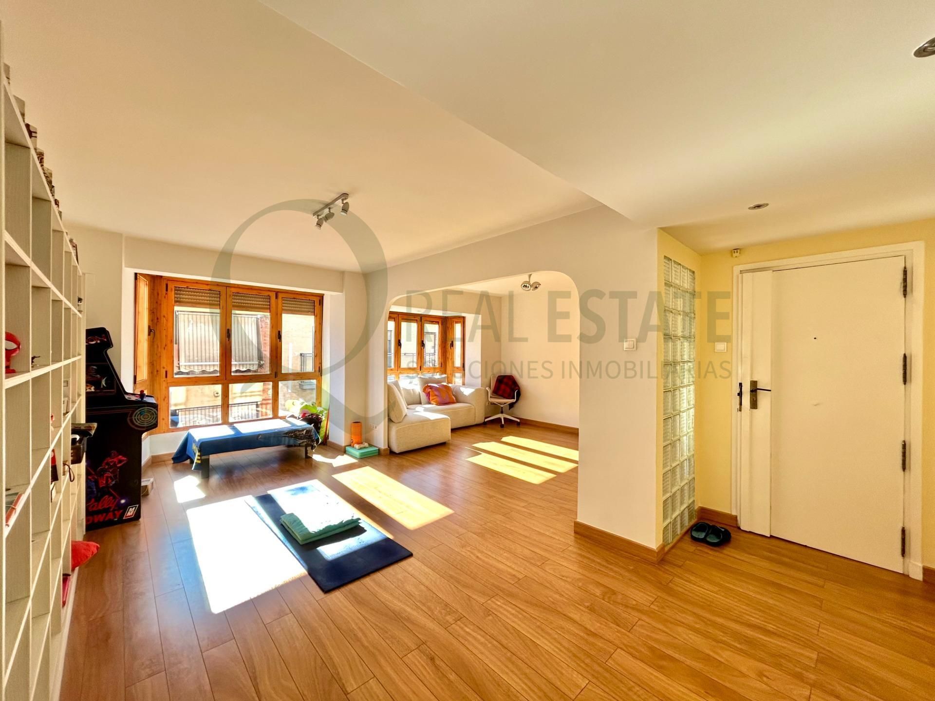 Flat for sale in Calle MARQUES DE MOLINS, Mercado, Centro