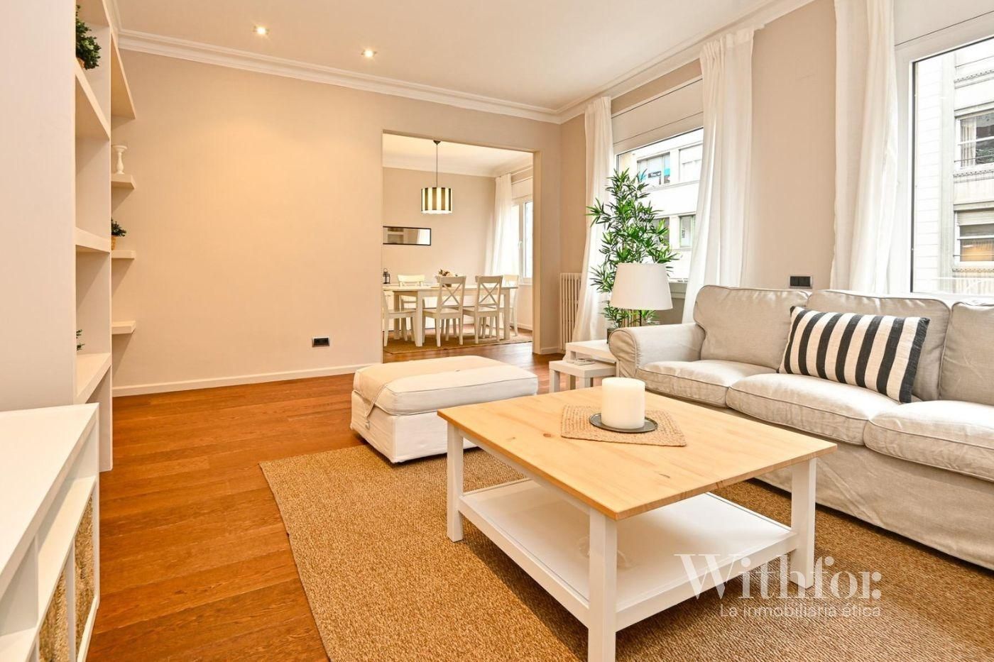 Sala d'estar de Apartament de lloguer en  Barcelona Capital amb Aire condicionat i Calefacció