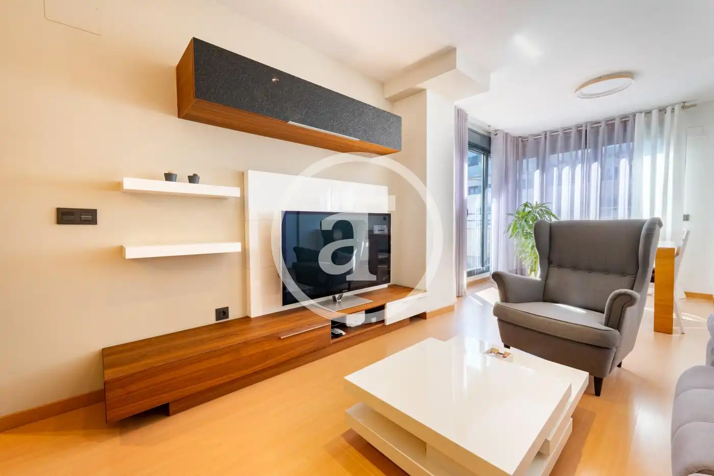 Sala d'estar de Àtic de lloguer en  Madrid Capital amb Aire condicionat, Calefacció i Moblat