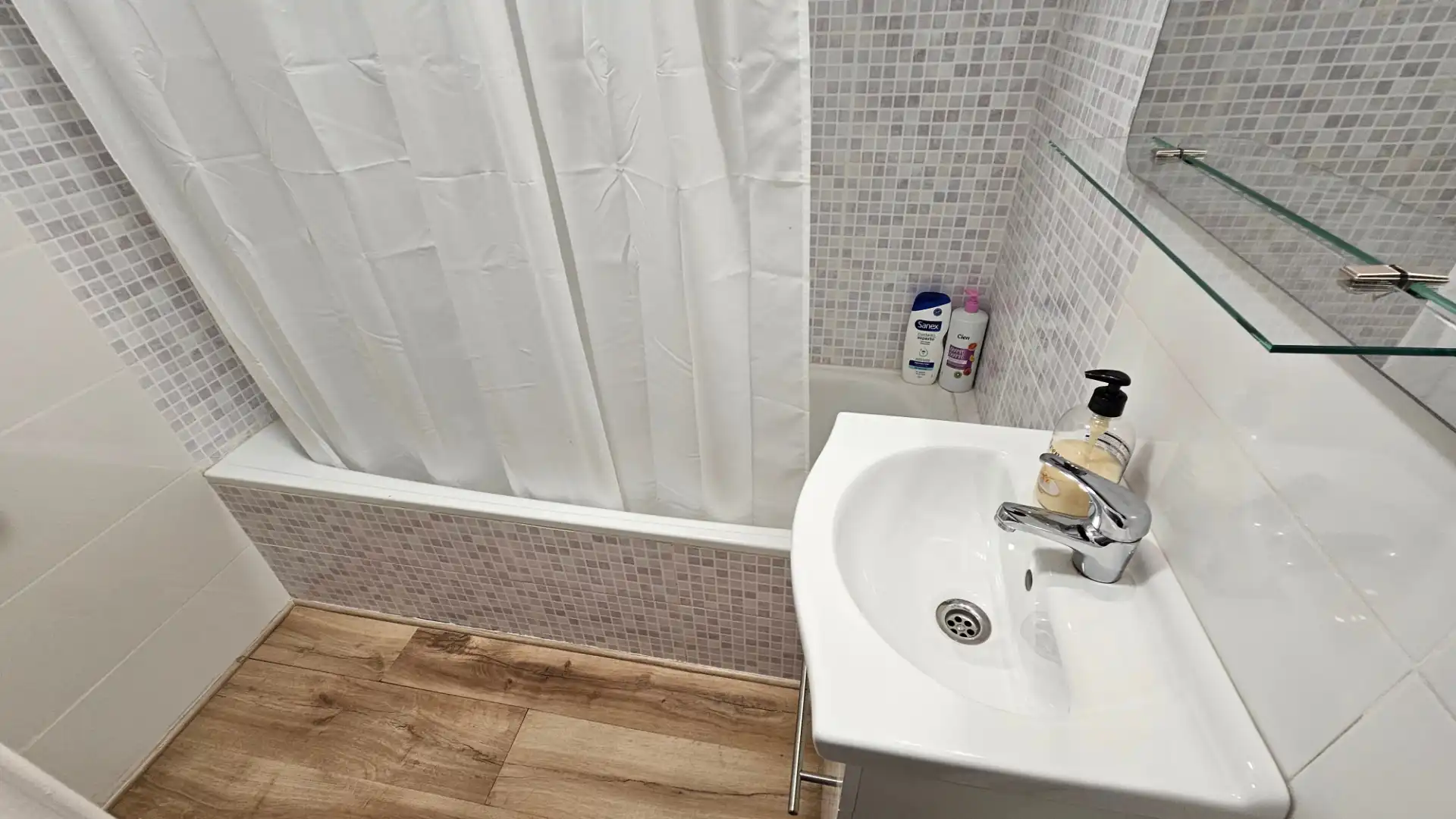 Baño de Casa adosada en venta en El Campello con Aire acondicionado, Calefacción y Jardín privado