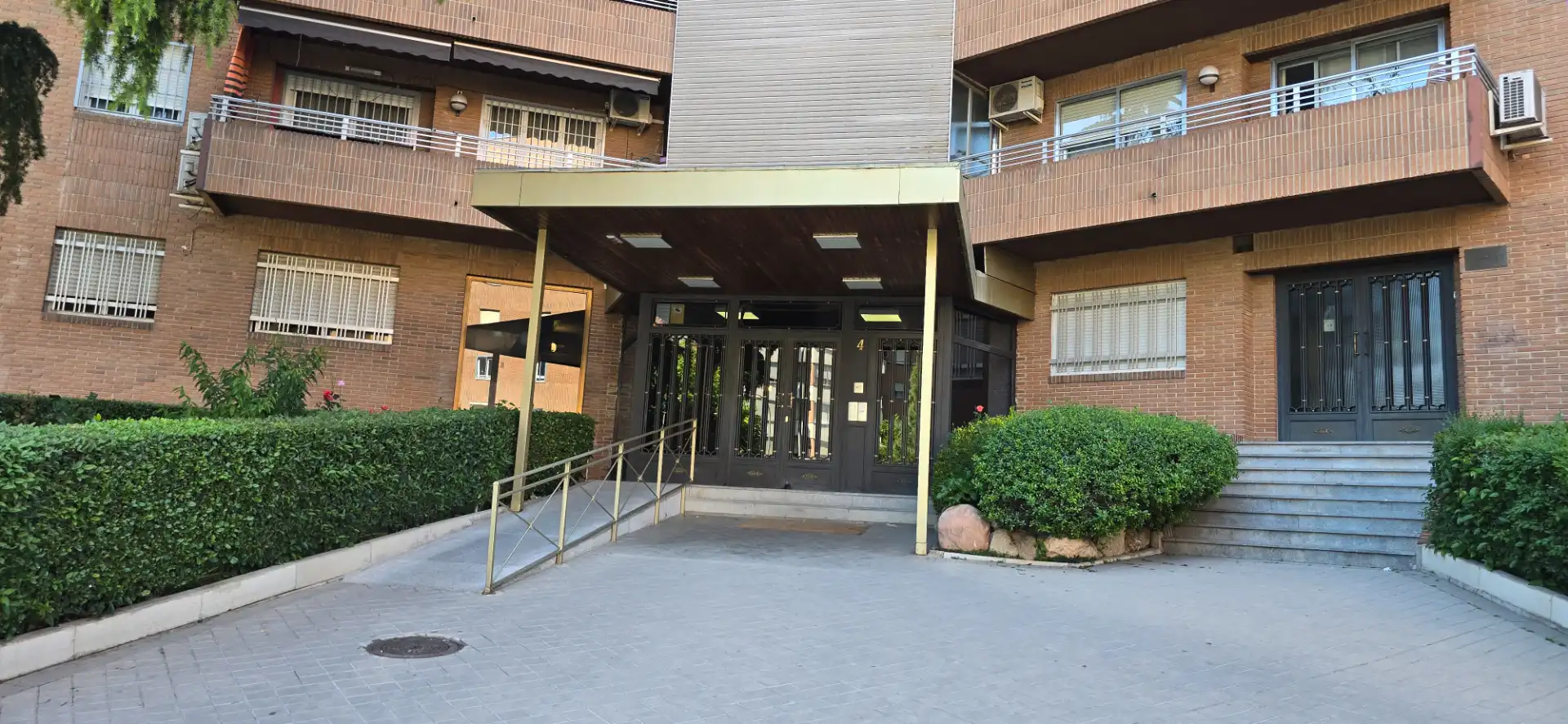 Exterior view of Flat for sale in Madrid  with Heating, Private garden and Terrace