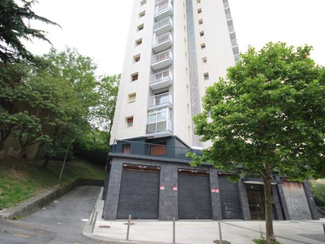 Local comercial en Alquiler en Bidebieta