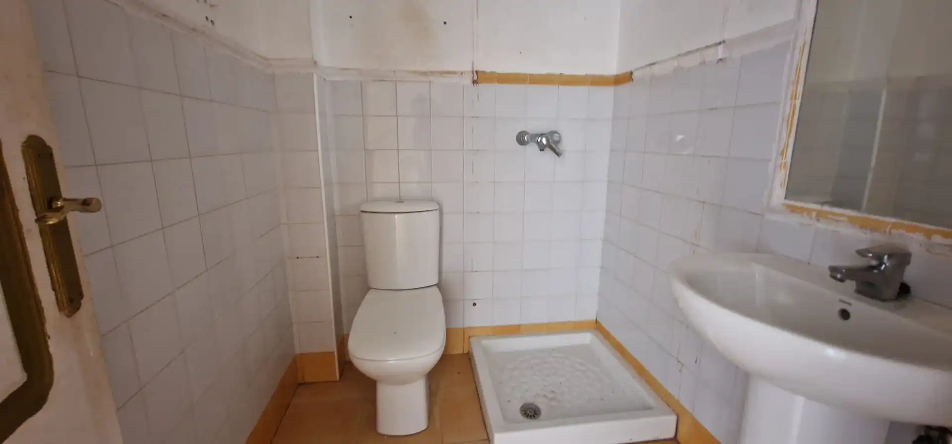 Baño de Piso en venta en Estepona con Jardín privado, Terraza y Piscina
