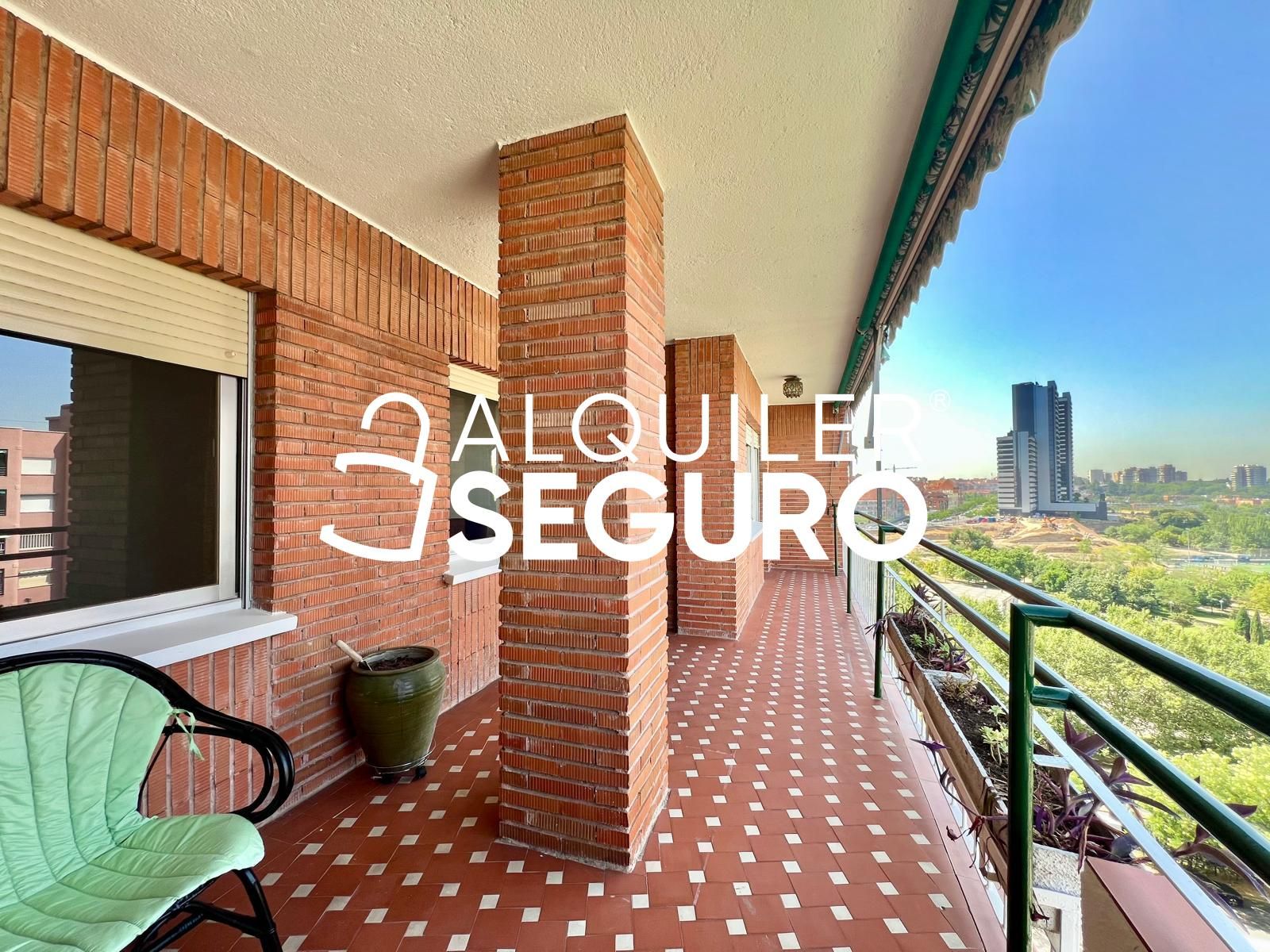 Exterior view of Flat to rent in  Madrid Capital  with Heating, Terrace and Furnished