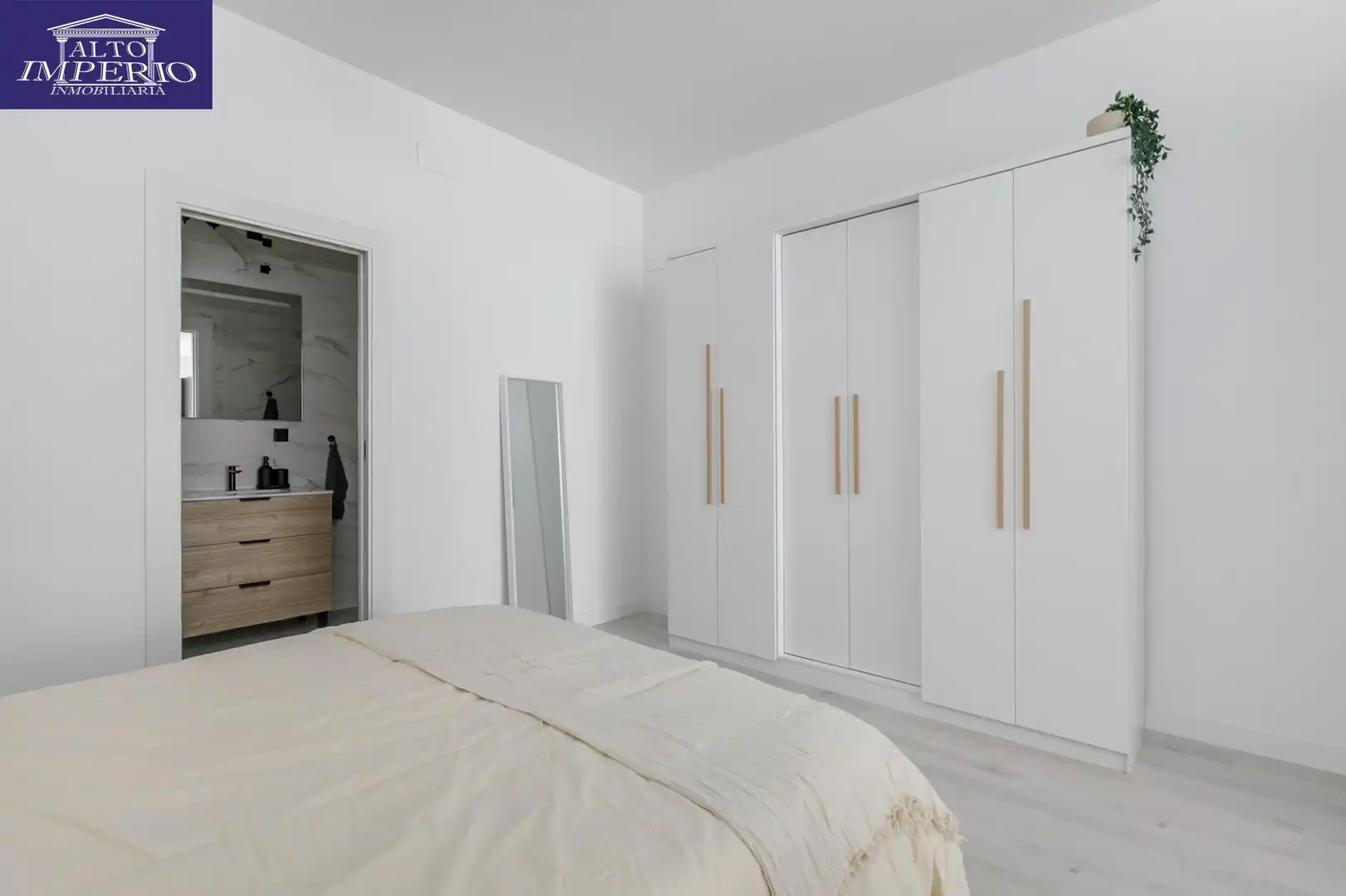 Study for sale in Granada, Granada