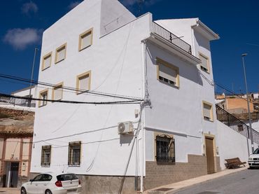 Casa amb balcó en venda a Carretera FREILA 54
