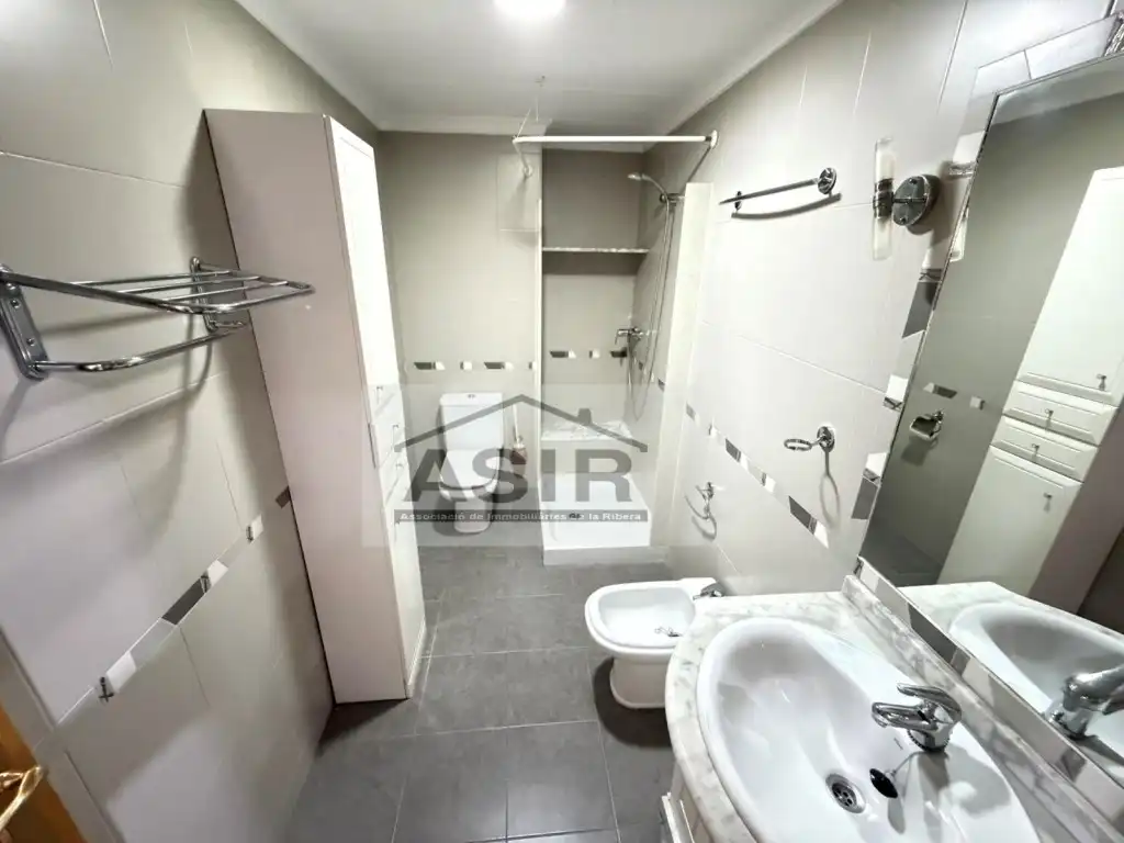 Baño de Piso en venta en Alzira con Balcón
