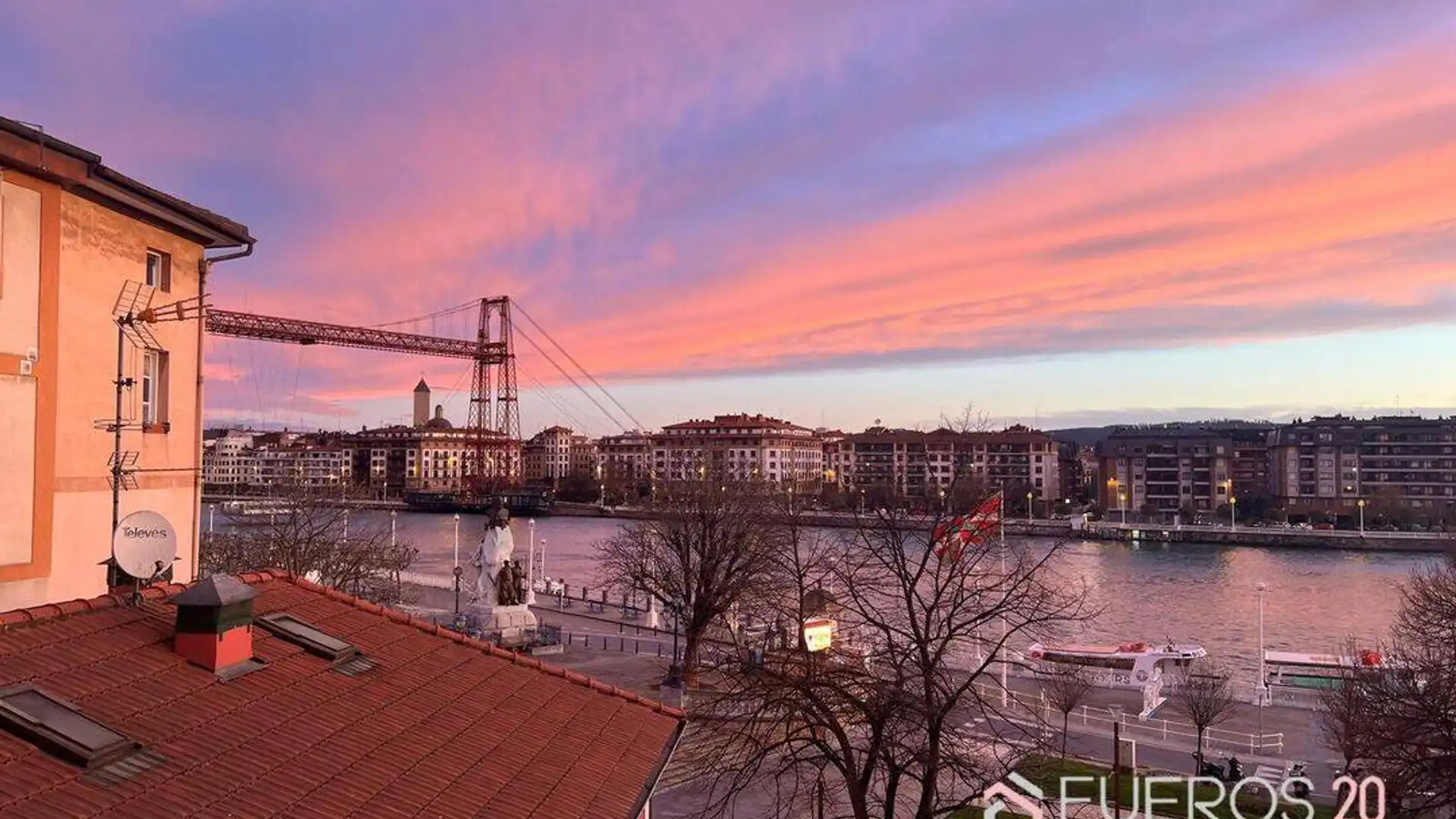 Vista exterior de Pis en venda en Portugalete amb Parquet i Moblat