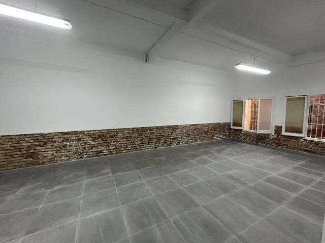 Local comercial en Alquiler en Guifré en El Remei