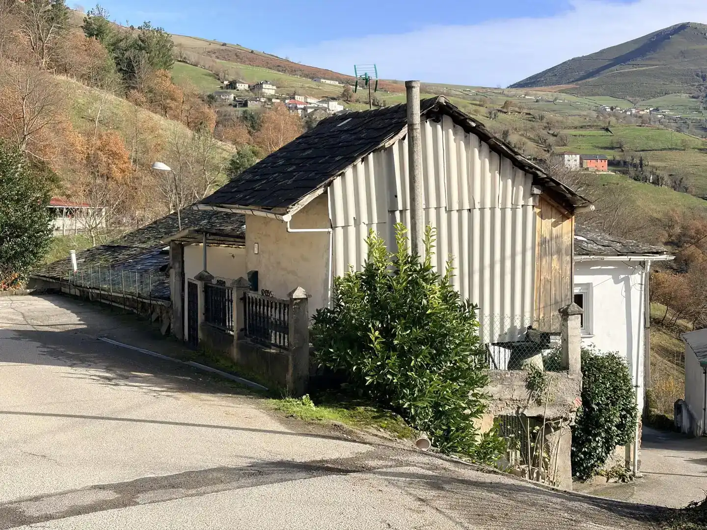Vista exterior de Casa o chalet en venta en Cangas del Narcea