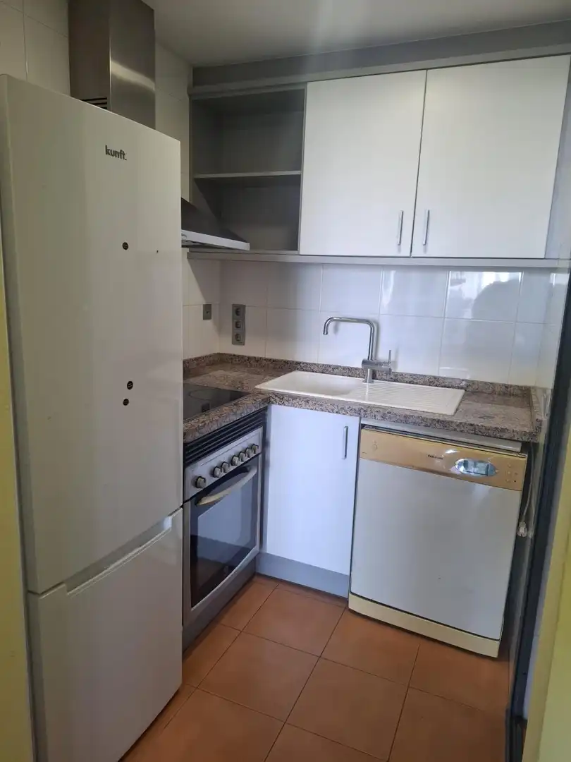 Cuina de Apartament de lloguer en Benidorm amb Aire condicionat, Calefacció i Terrassa