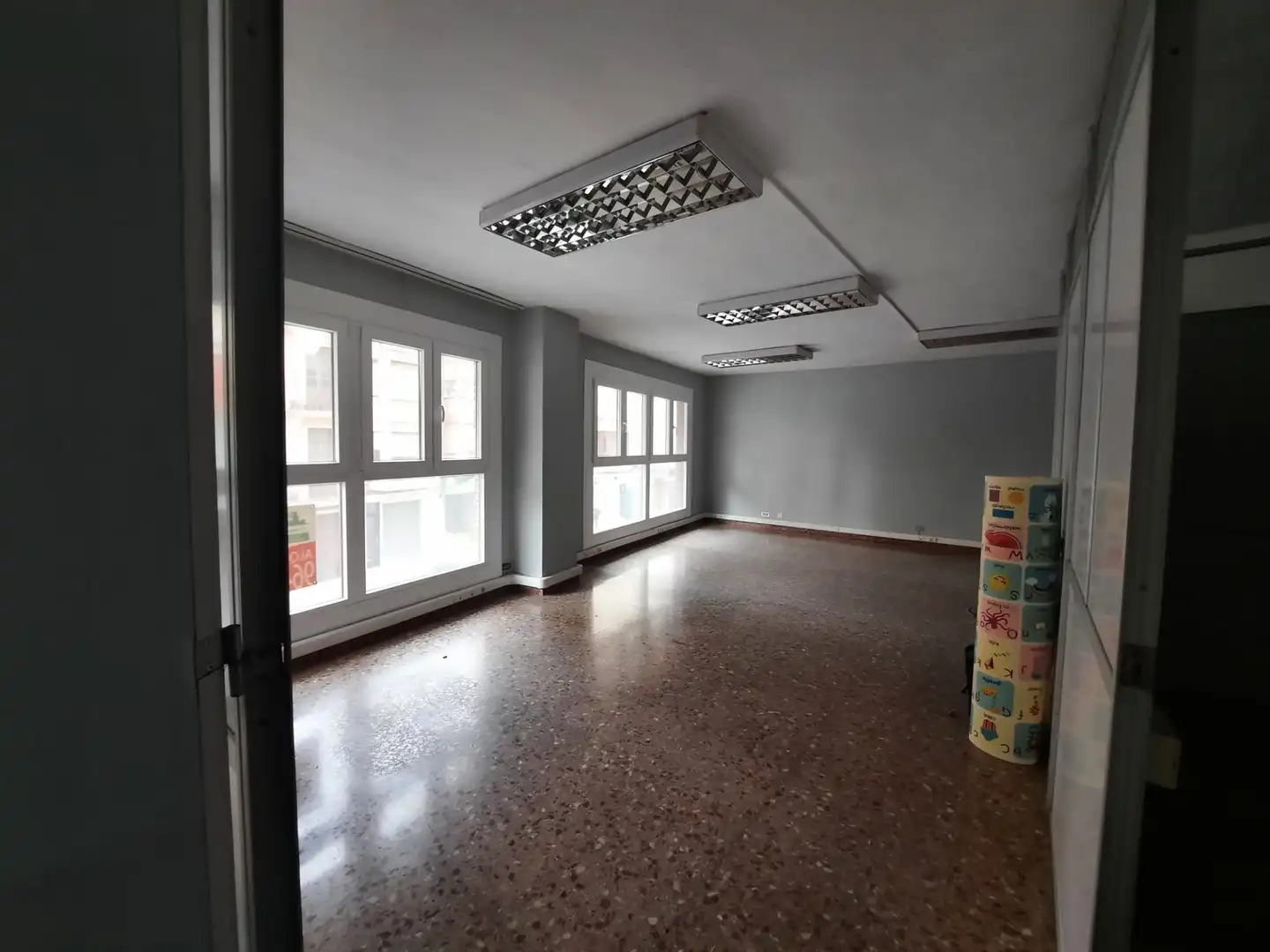 Local comercial de lloguer a Plaça del Jutge Borrull, imagen 3