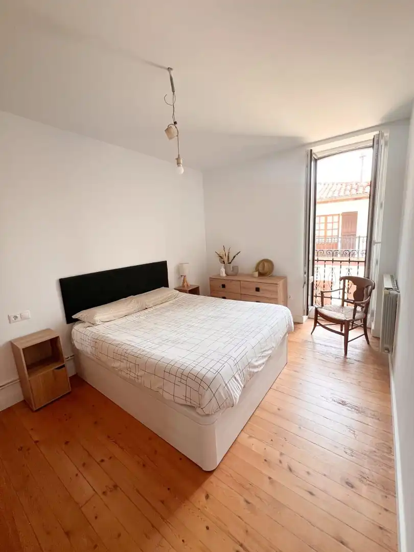 Schlafzimmer von Wohnung zur Miete in Baztan mit Abstellraum