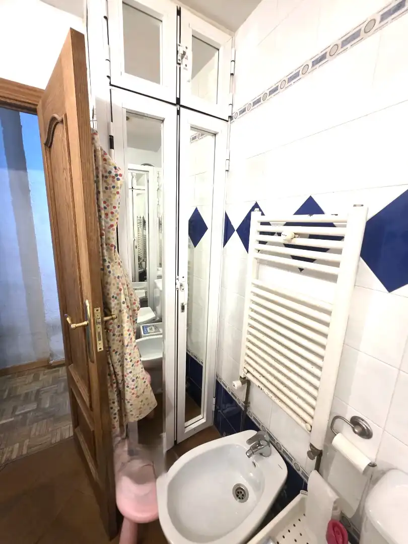 Bathroom of Flat for sale in Móstoles  with Air Conditioner, Heating and Parquet flooring
