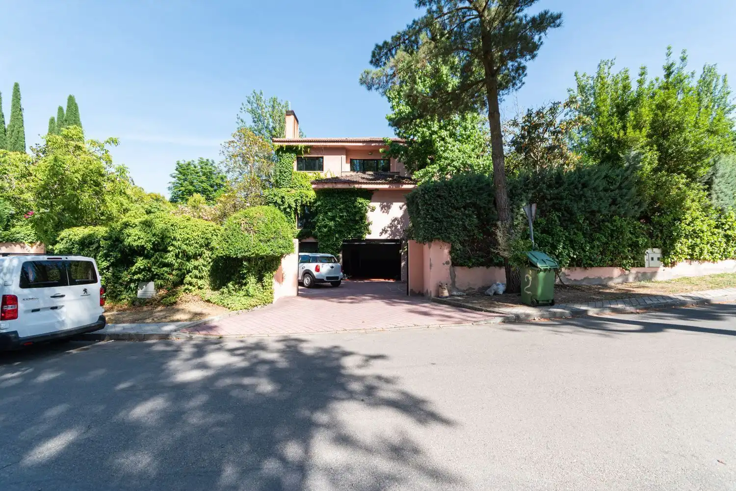Vista exterior de Casa o xalet en venda en Pozuelo de Alarcón amb Aire condicionat, Calefacció i Traster