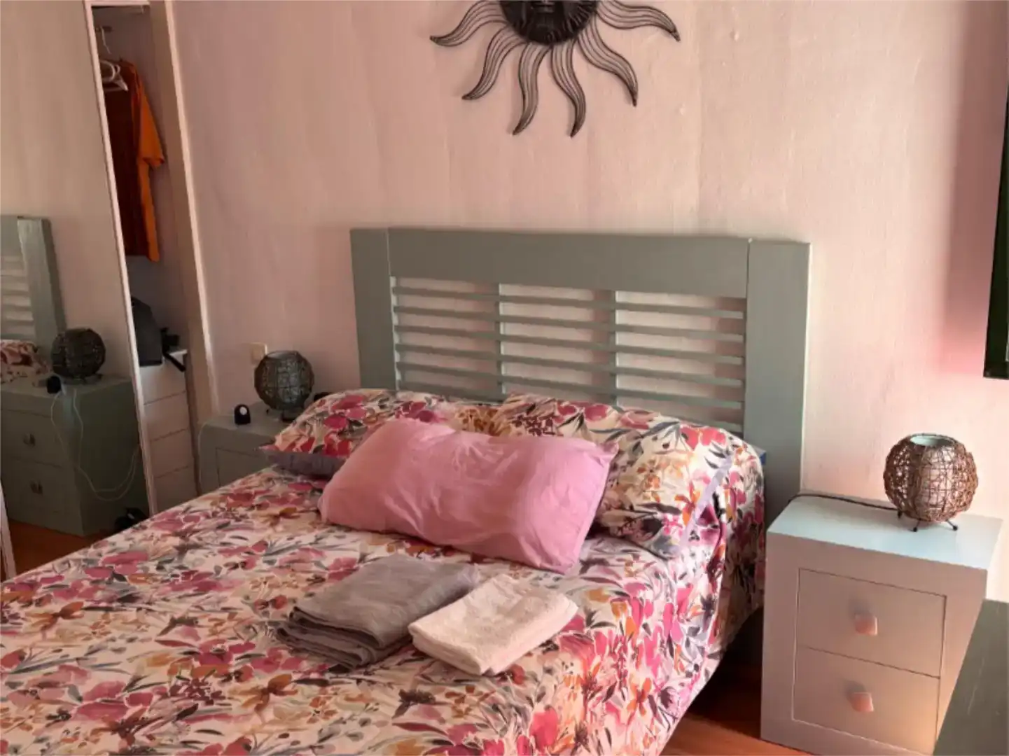 Schlafzimmer von Dachboden zur Miete in Zahara de los Atunes mit Klimaanlage, Schwimmbad und Balkon