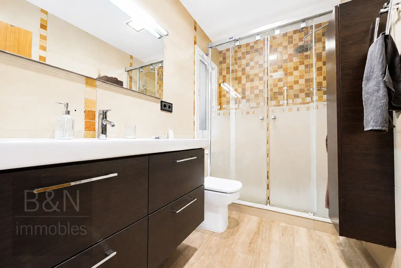 Baño de Piso en venta en Terrassa con Aire acondicionado y Balcón