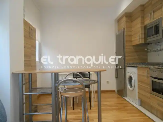 Cocina de Estudio de alquiler en Madrid con Aire acondicionado, Amueblado y Lavadora