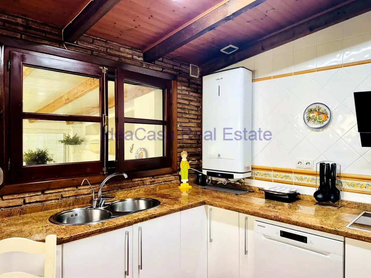 Cuina de Casa o xalet en venda en Málaga amb Aire condicionat, Jardí privat i Terrassa