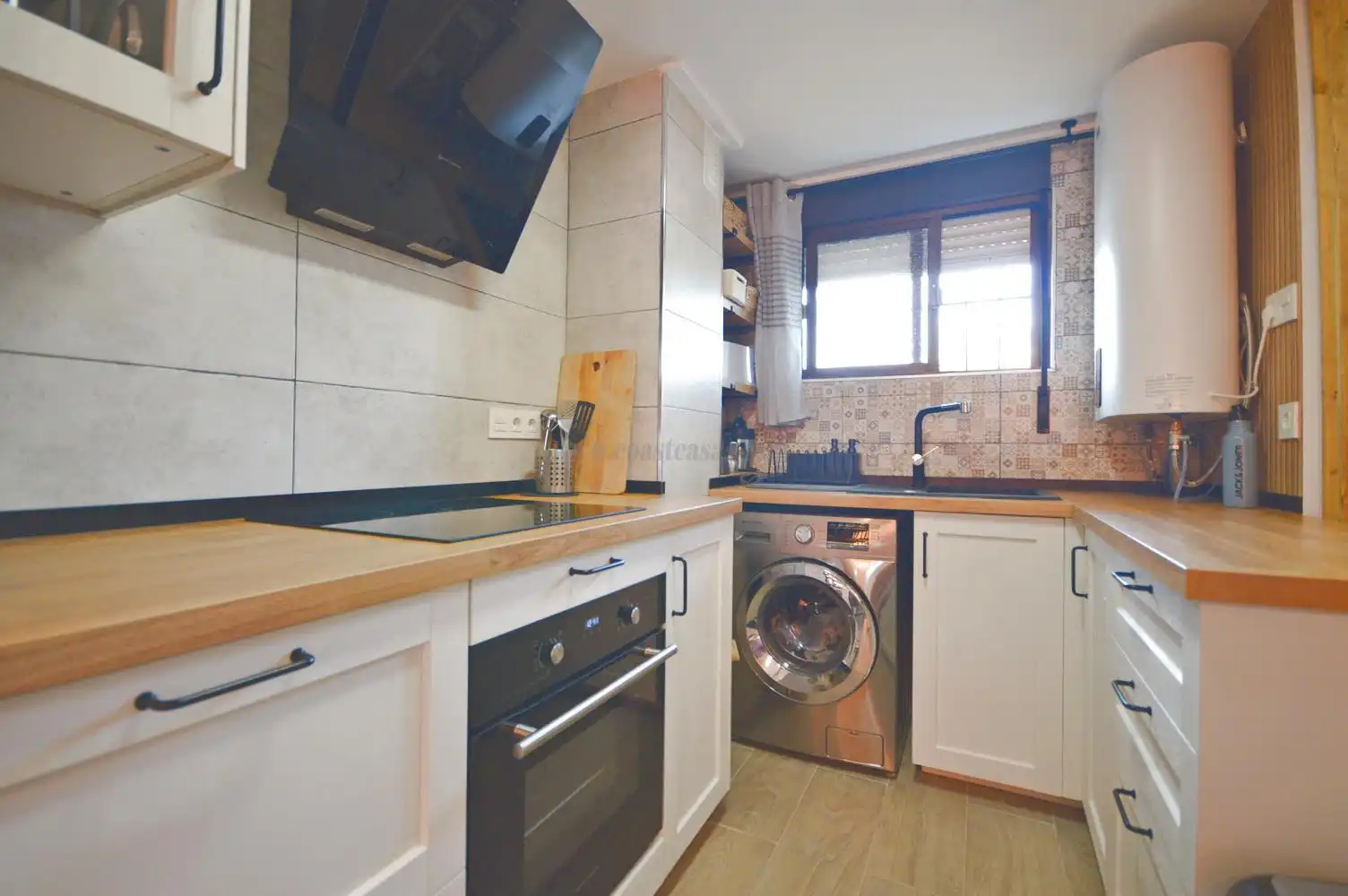 Cuina de Apartament en venda en Torrevieja amb Aire condicionat, Calefacció i Terrassa