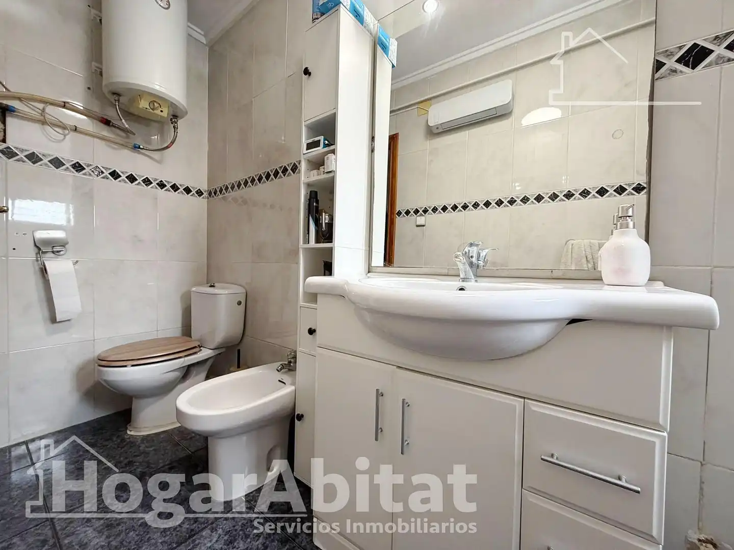 Bathroom of Flat for sale in Valencia