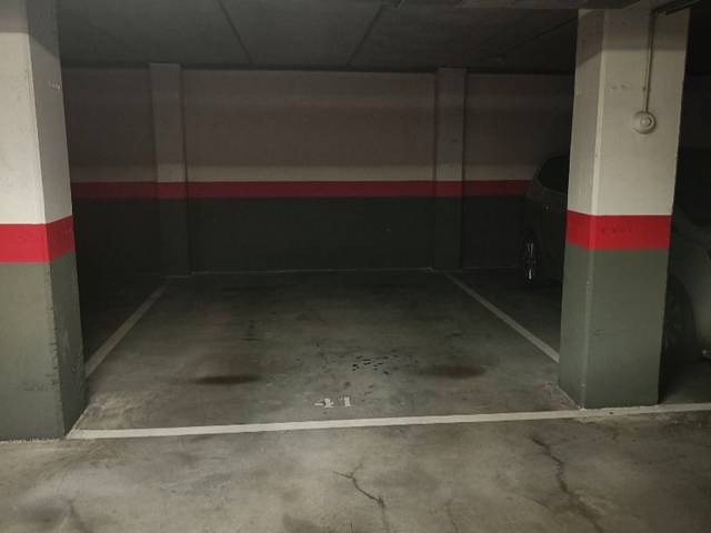 Garaje en Venta en Calle Carlos Saenz de Tejada, 12 en Plantío - Alcampo