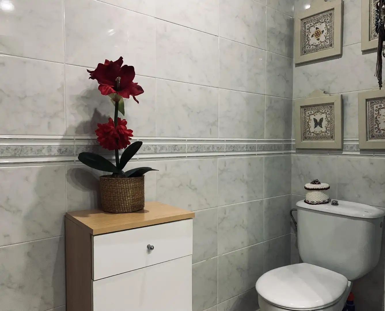 Baño de Apartamento en venta en Marbella con Aire acondicionado, Calefacción y Jardín privado