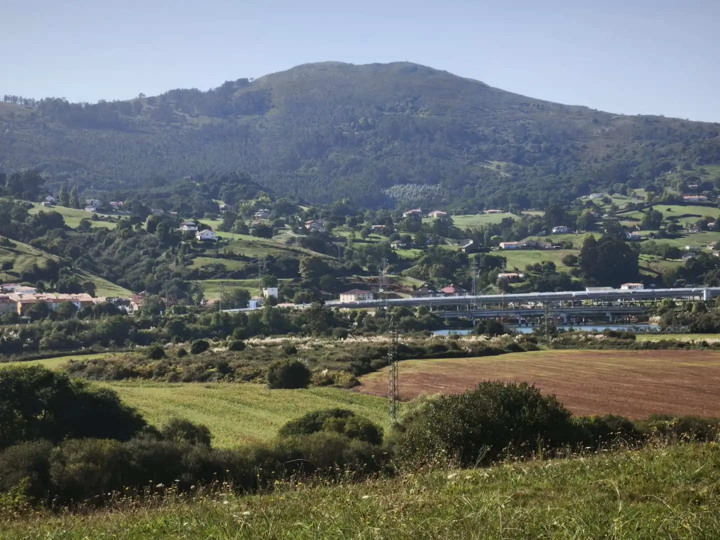 Vista exterior de Residencial en venda en Marina de Cudeyo, Cantabria