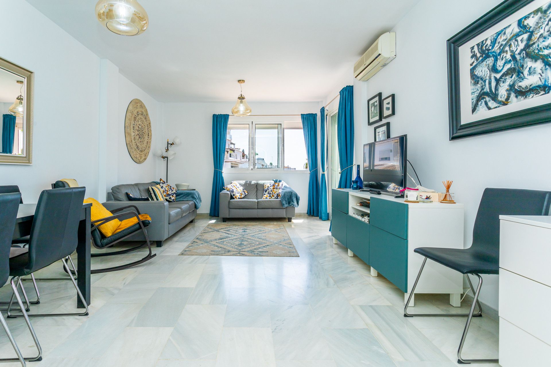 Sala d'estar de Apartament en venda en Mijas amb Aire condicionat, Terrassa i Piscina