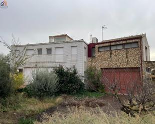 Vista exterior de Casa o xalet en venda en Nuez de Ebro amb Terrassa i Piscina