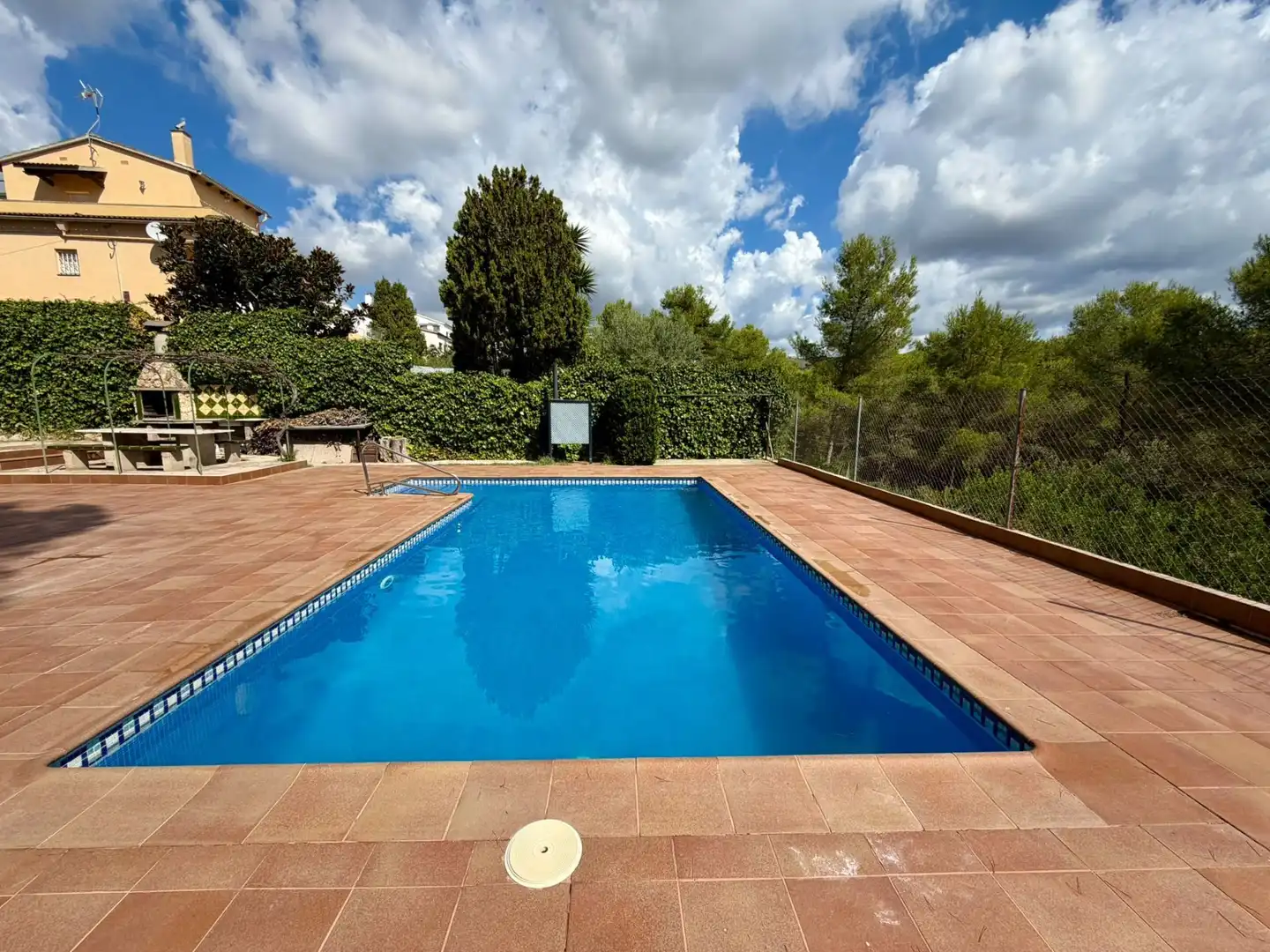 Casa amb piscina en venda a Avellanes