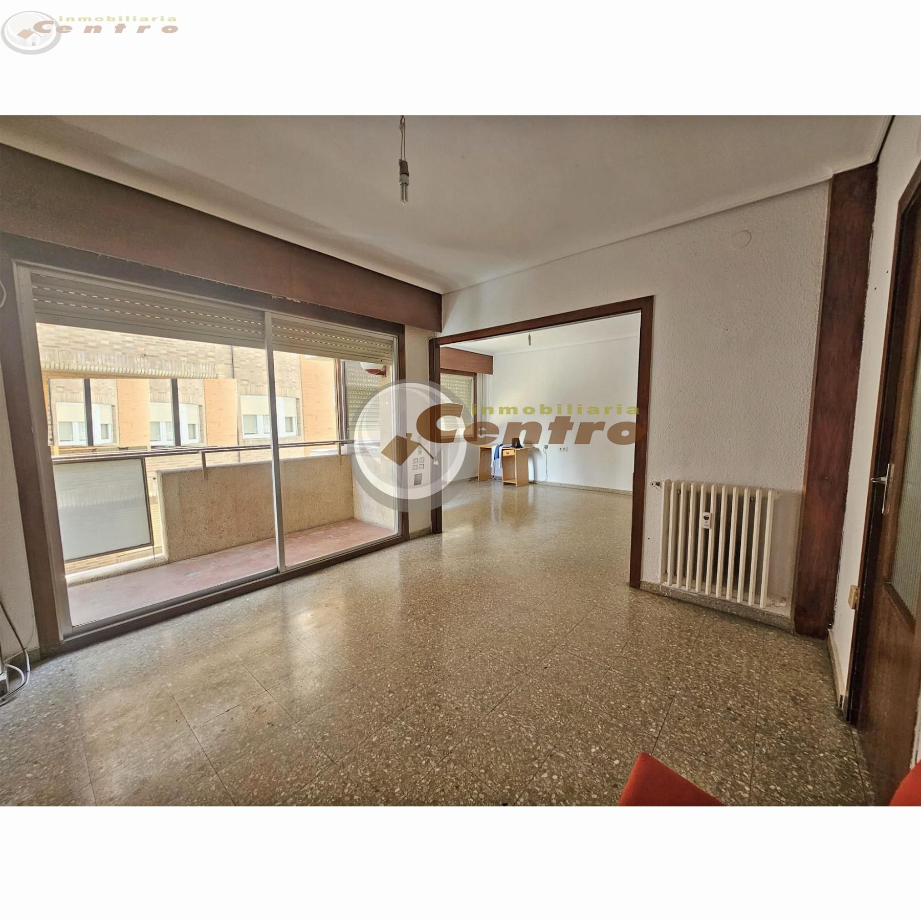 Vista exterior de Pis en venda en  Albacete Capital amb Calefacció, Terrassa i Balcó