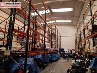 Nave industrial en venta en Loeches