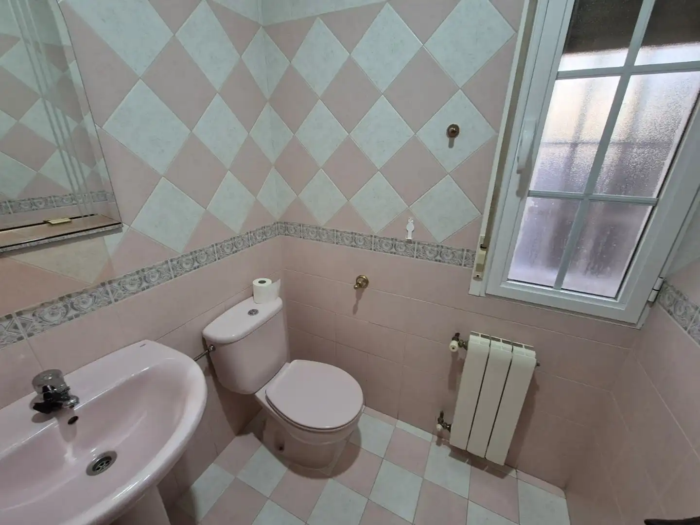 Badezimmer von Haus oder Chalet zum Verkauf in Nuevo Baztán mit Klimaanlage, Heizung und Privatgarten