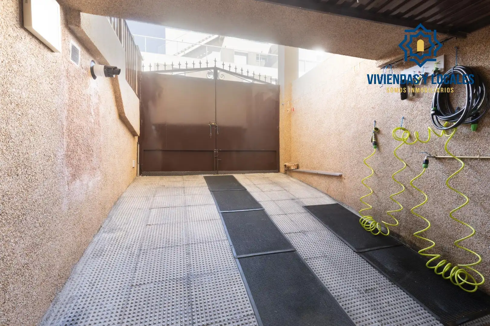 Casa adosada en venda en Armilla amb Calefacció