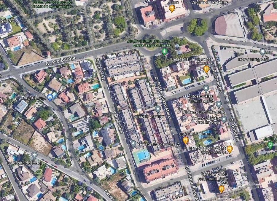 Vista exterior de Casa o xalet en venda en Elche / Elx amb Calefacció, Jardí privat i Terrassa