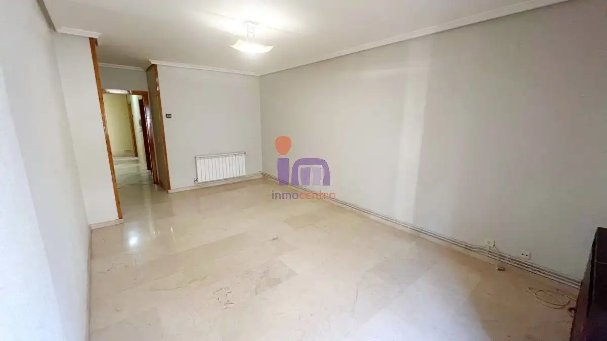 Flat with terrace for sale in Valdepeñas