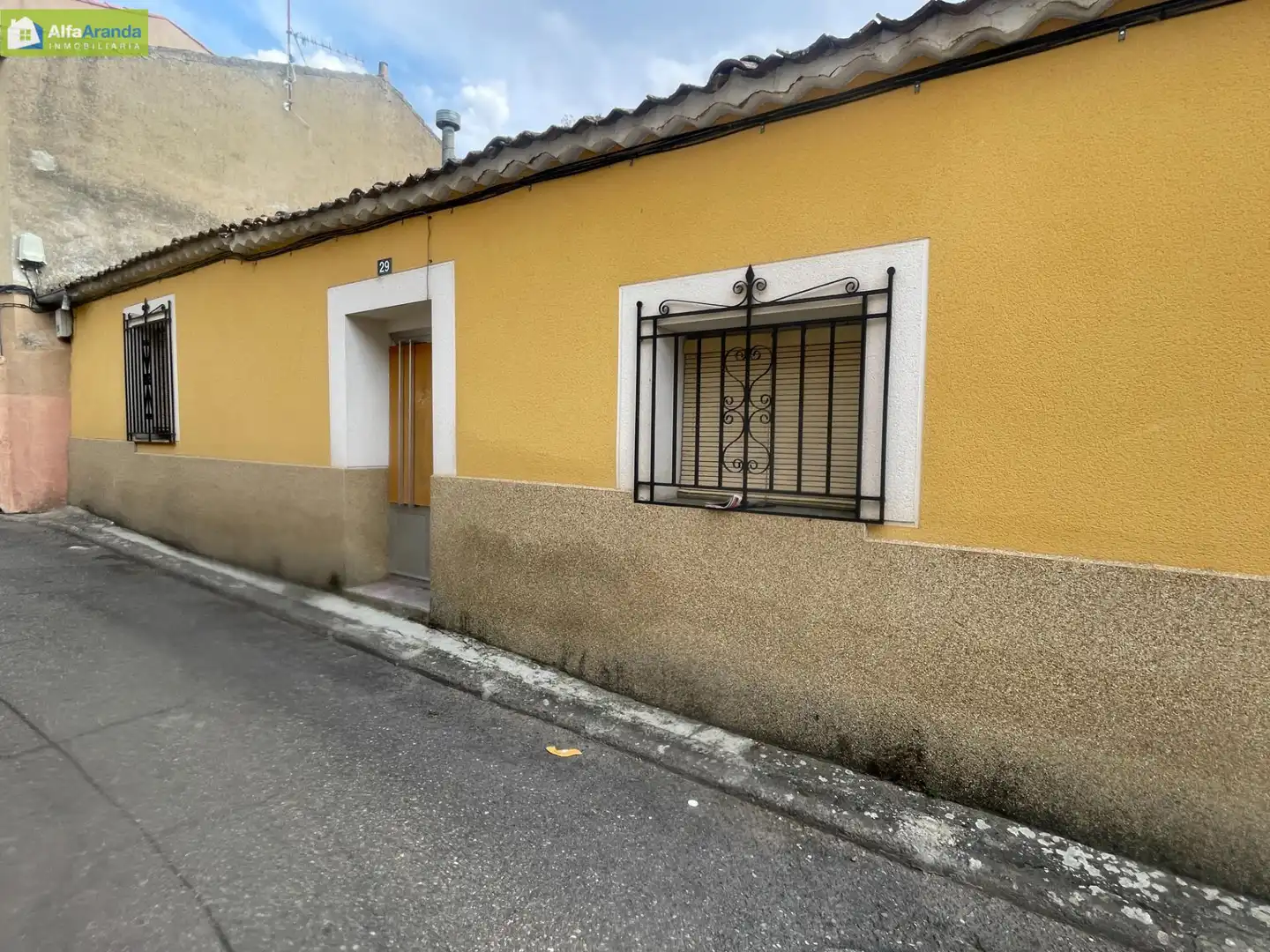 Exterior view of Houses for sale in Roa  with Heating, Storage room and Furnished