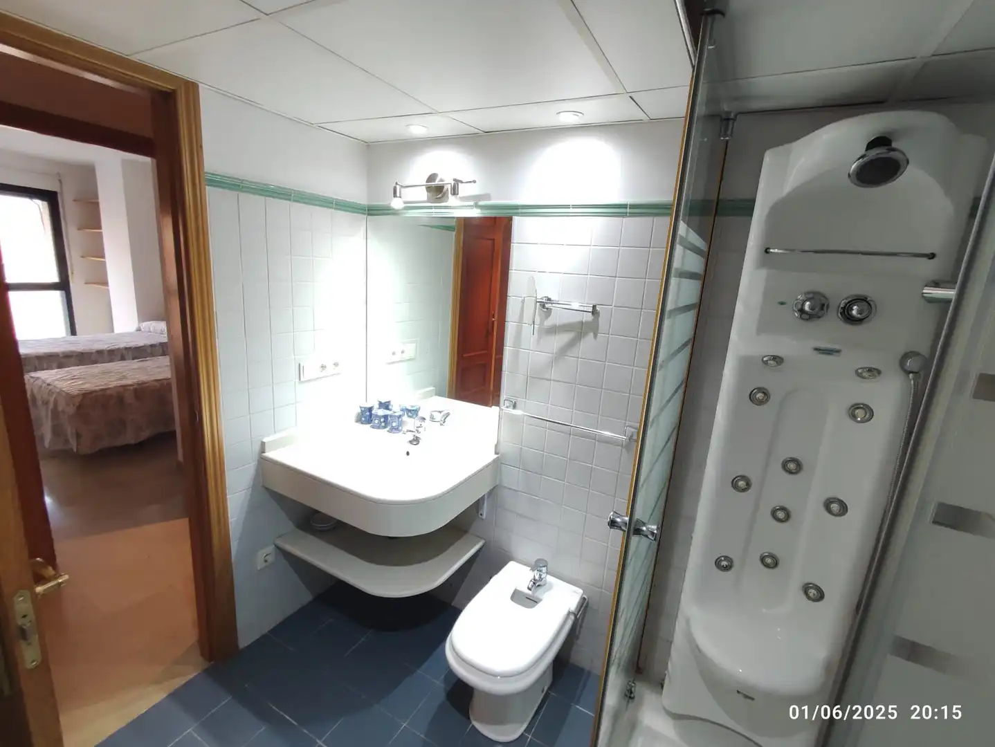 Baño de Piso de alquiler en Granada con Aire acondicionado, Calefacción y Jardín privado