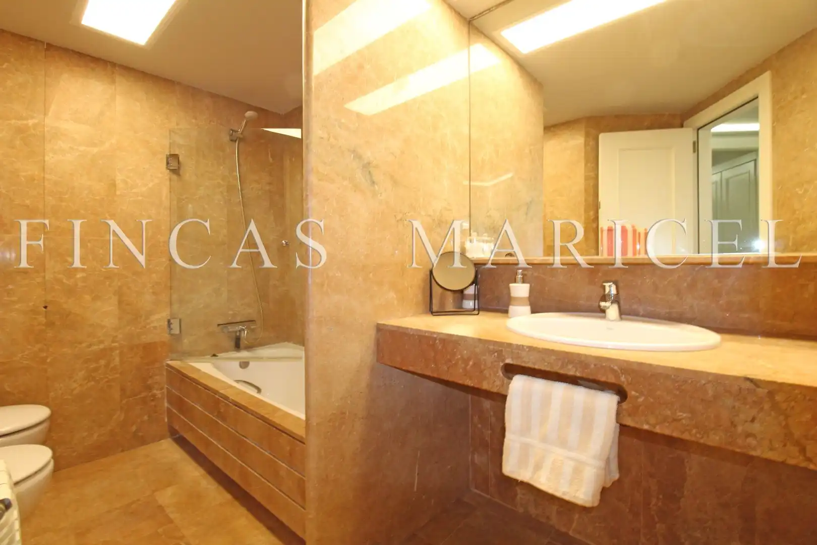 Bathroom of Flat for sale in Sitges  with Air Conditioner, Heating and Storage room