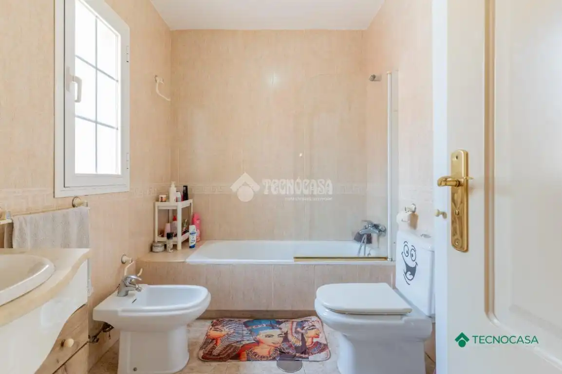 Bathroom of Detached homes for sale in Roquetas de Mar  with Air Conditioner and Terrace