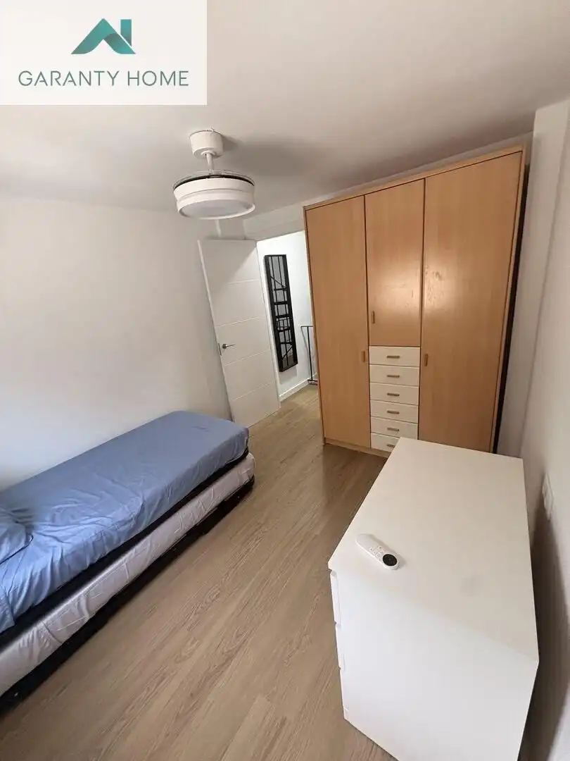 Dormitori de Casa o xalet de lloguer en Málaga amb Aire condicionat, Terrassa i Moblat