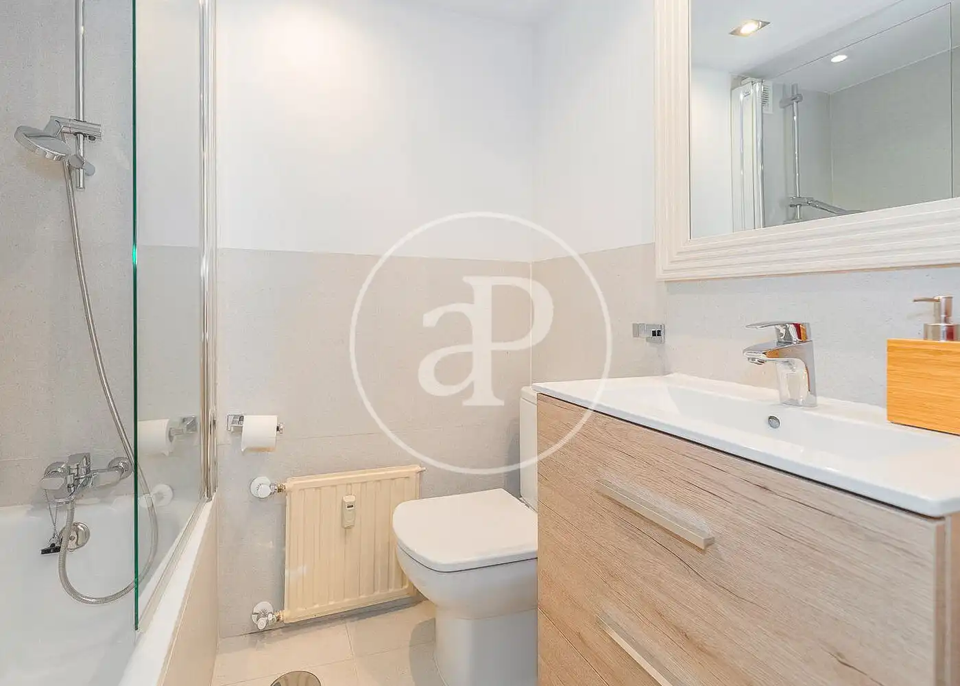 Bathroom of Flat for sale in La Moraleja  with Air Conditioner, Heating and Private garden