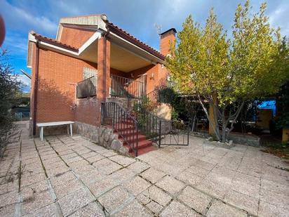 Vista exterior de Casa o xalet en venda en Pioz amb Aire condicionat, Calefacció i Jardí privat