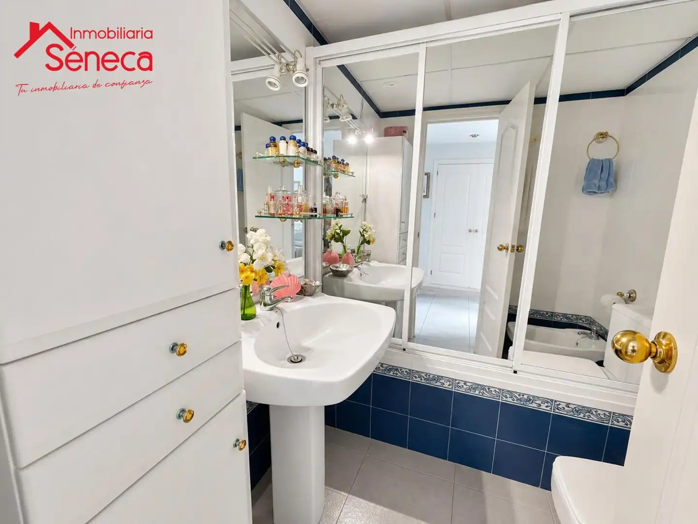 Bathroom of Flat for sale in Córdoba  with Air Conditioner, Heating and Swimming Pool