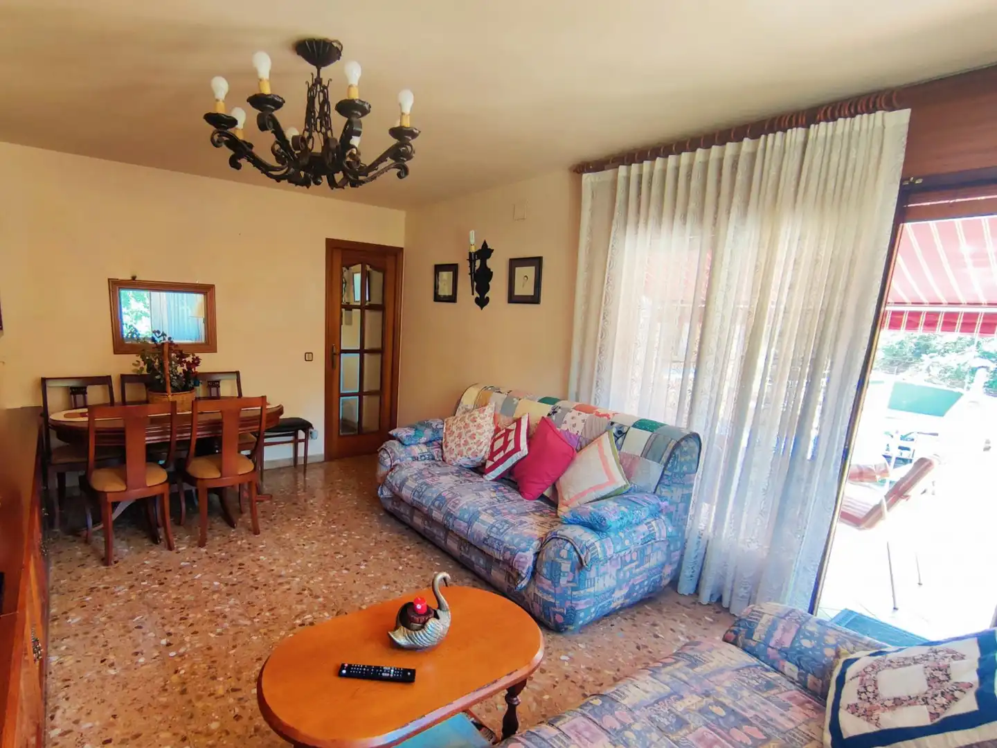 Sala de estar de Casa o chalet en venta en Lliçà d'Amunt con Calefacción y Jardín privado