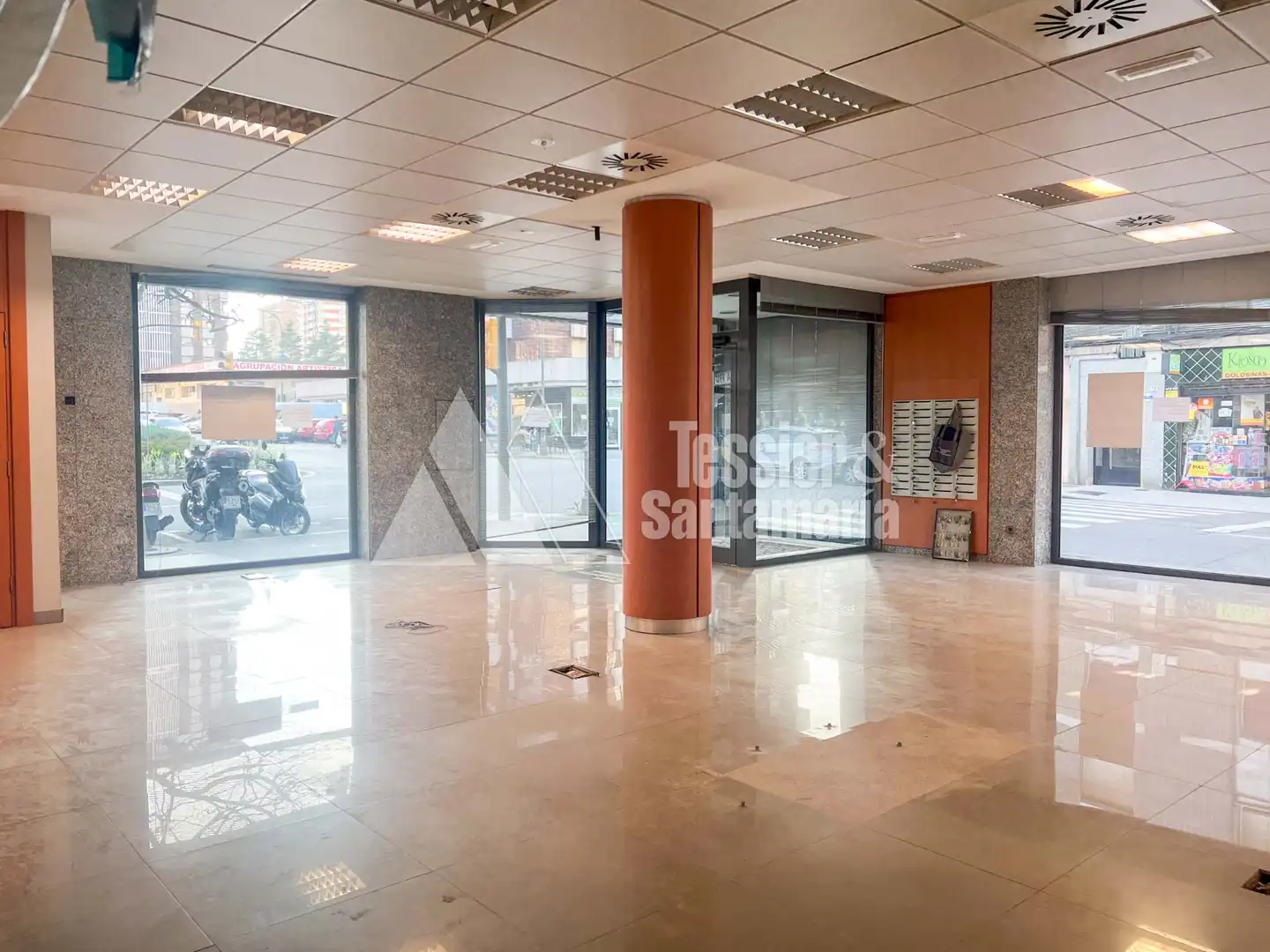 Gewerbefläche zur Miete in Calle Juan Alvargonzález, imagen 2