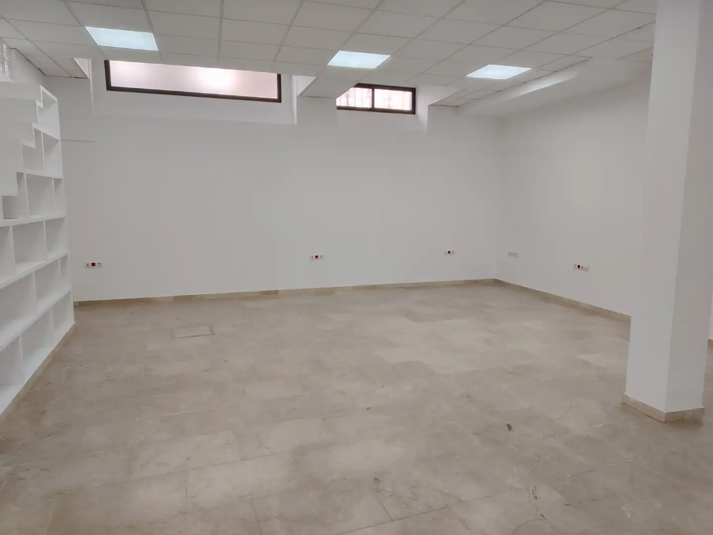 Local de alquiler en Sanlúcar la Mayor con Aire acondicionado, Calefacción y Amueblado